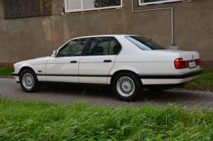 BMW 740i 1992 года  (UK)